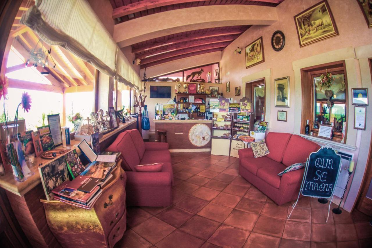 Agriturismo Ciociaro " Il Colle " Hotel Ristorante Ceprano Eksteriør bilde